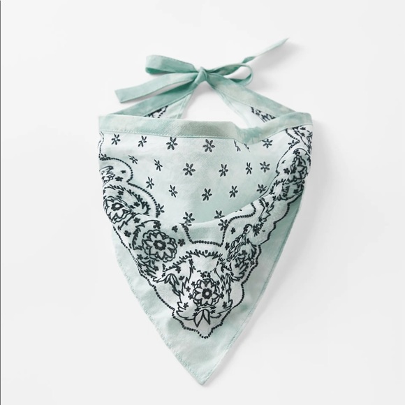 🌹NWOT. Zara Green Triangular Bandana. - Picture 3 of 5